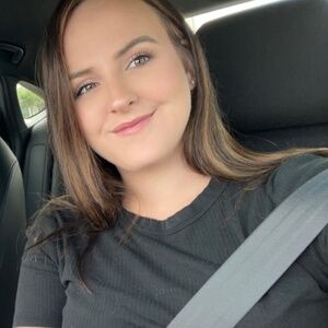 Meet your Posher, Holly